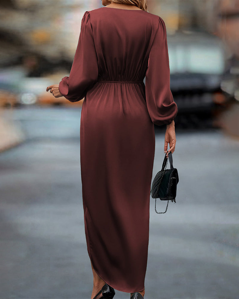 Elegant dress with lantern sleeves and v-neck