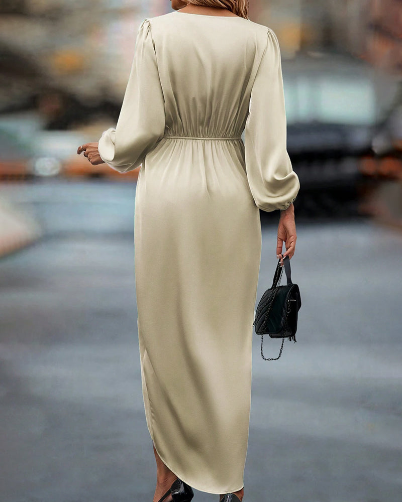 Elegant dress with lantern sleeves and v-neck