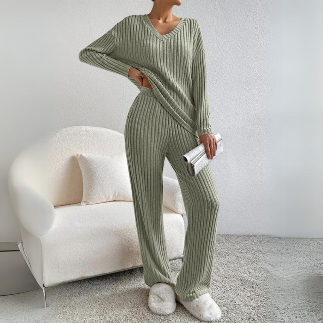 Carrie - Ribbed V-Neck Comfort Set