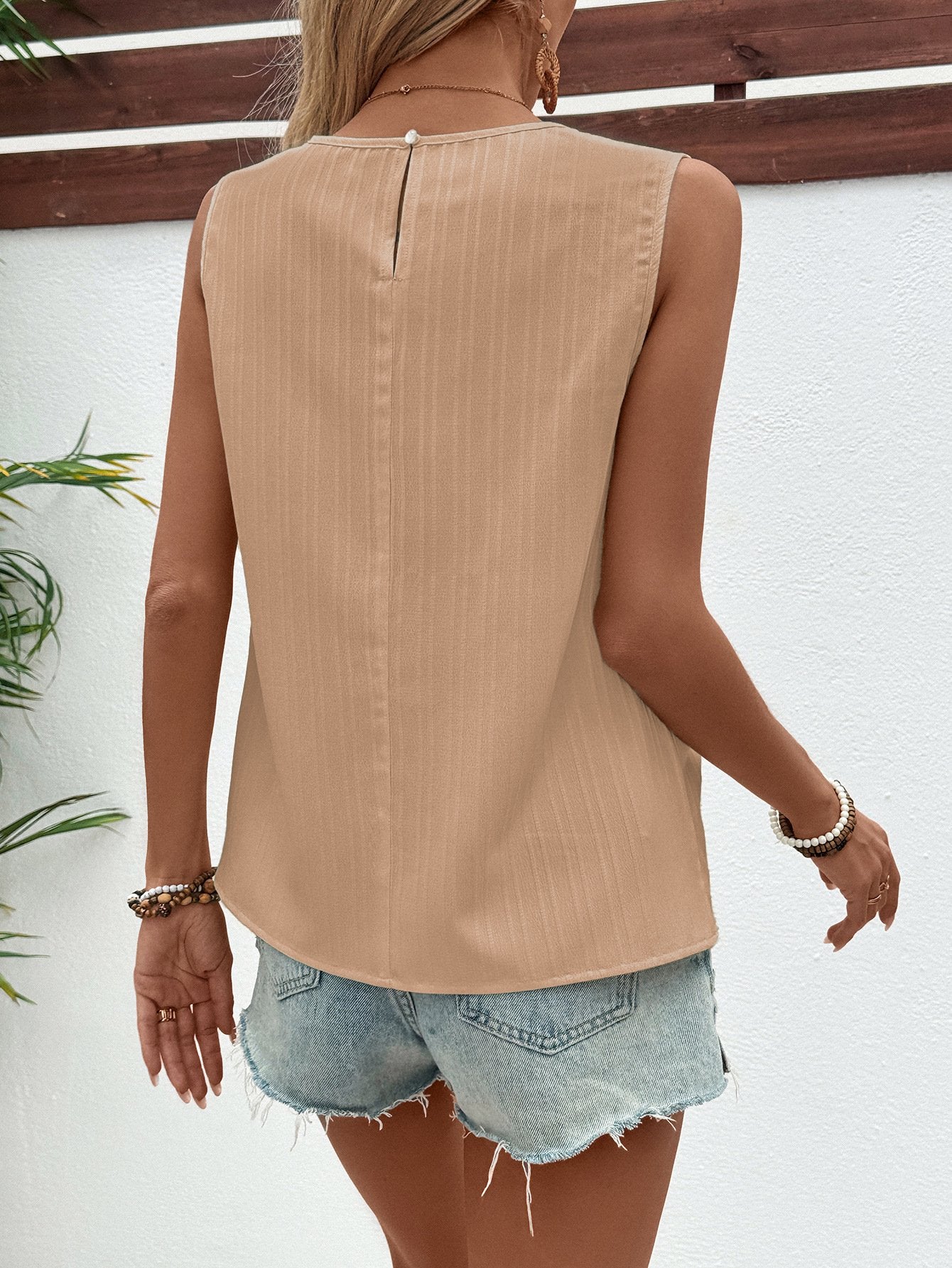 U-neck Pleated Solid Color Sleeveless Top